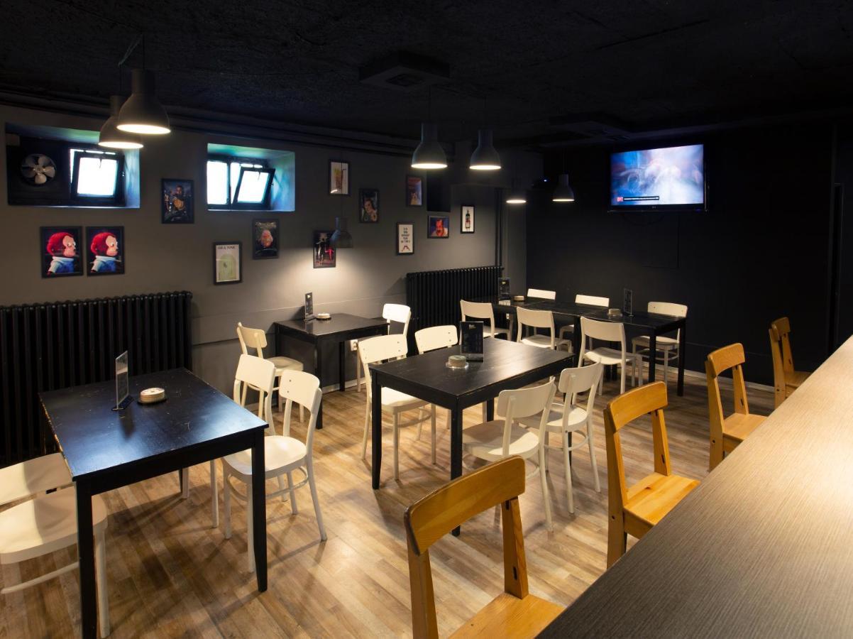 Patio Hostel Dorms Братислава Экстерьер фото