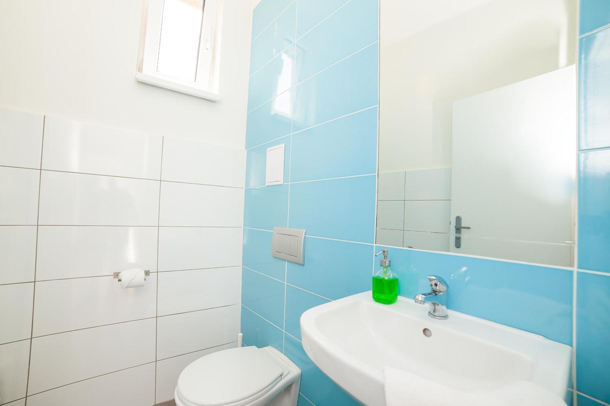 Patio Hostel Dorms Братислава Экстерьер фото