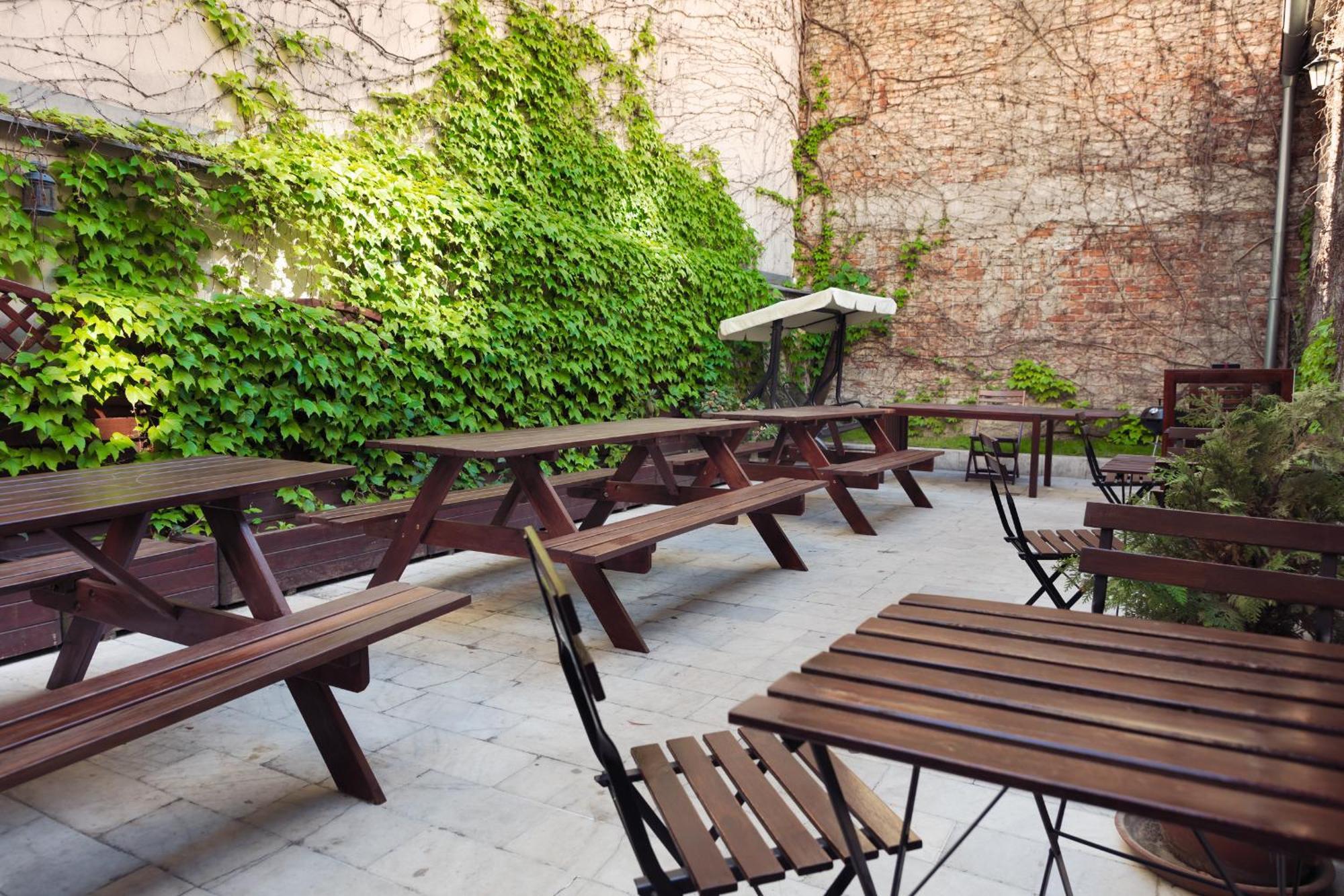 Patio Hostel Dorms Братислава Экстерьер фото