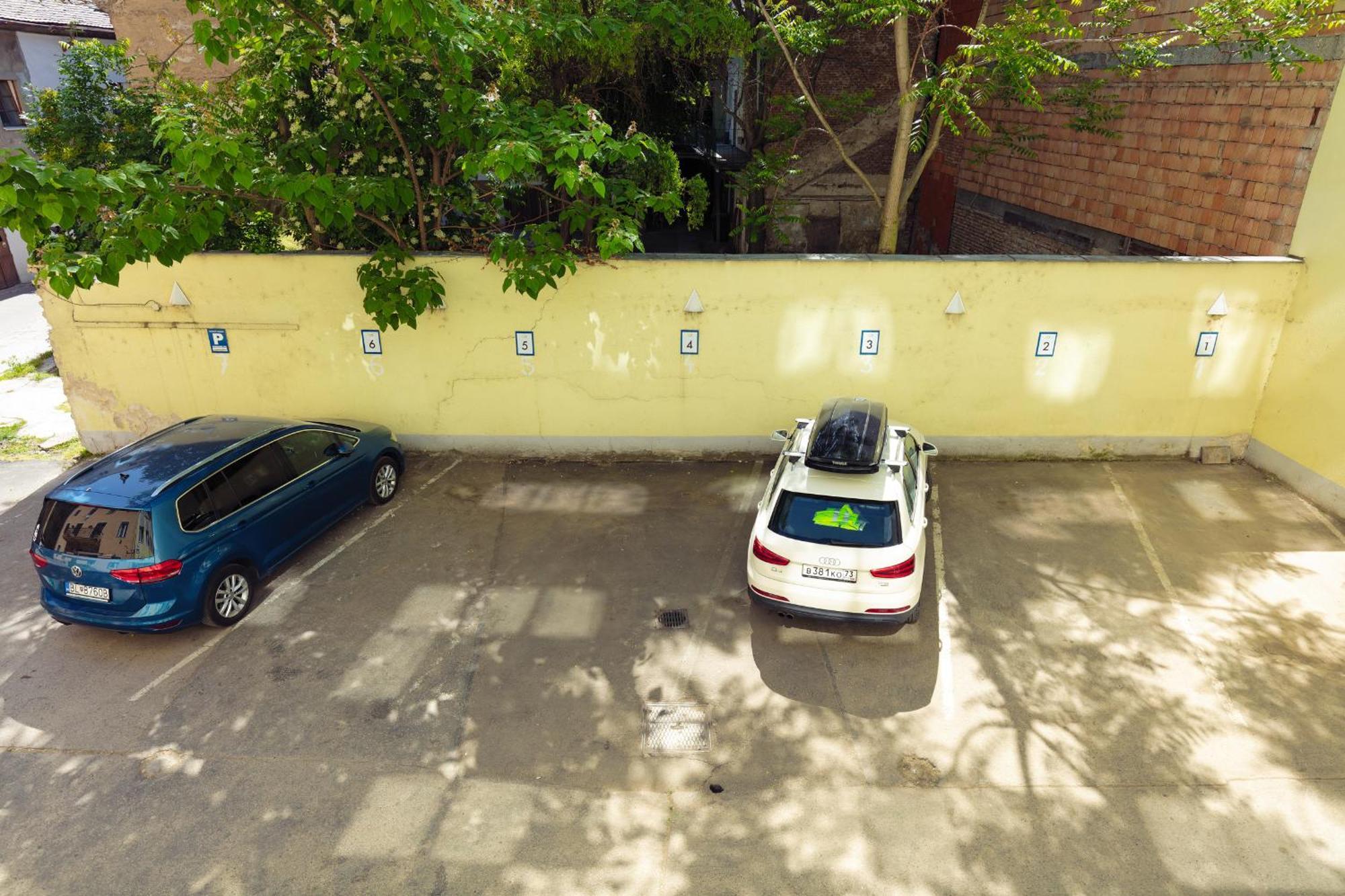 Patio Hostel Dorms Братислава Экстерьер фото